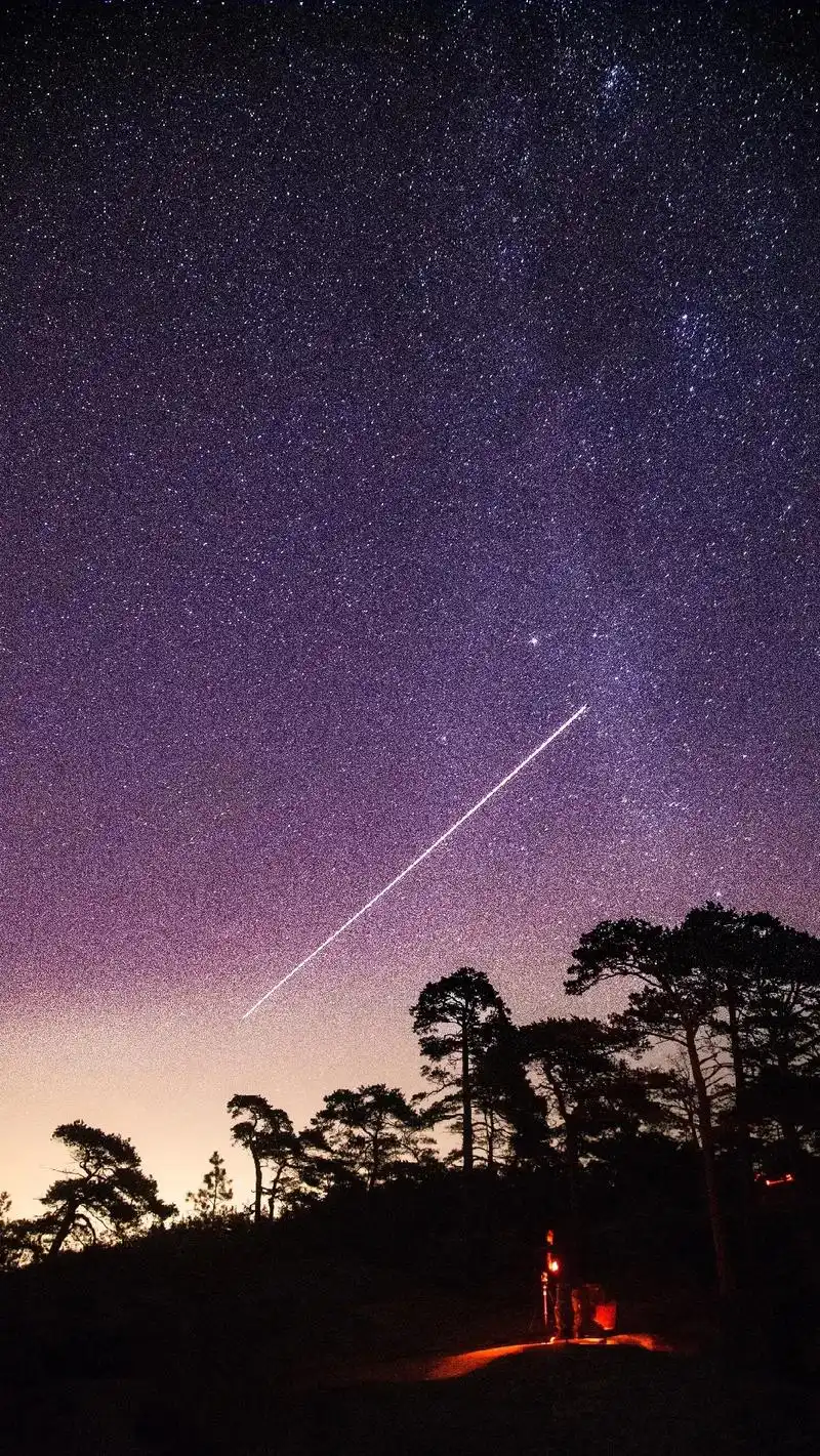 抬头看看星星吧.曾经有人说:黑夜给了我黑色的眼睛,我却用来寻 - 抖音