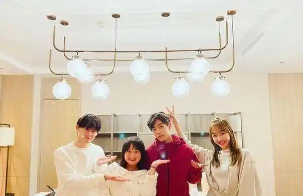 汪卓成宣璐飞无锡给肖战庆生,晚上聚会杨紫也在_师姐_时候_生日