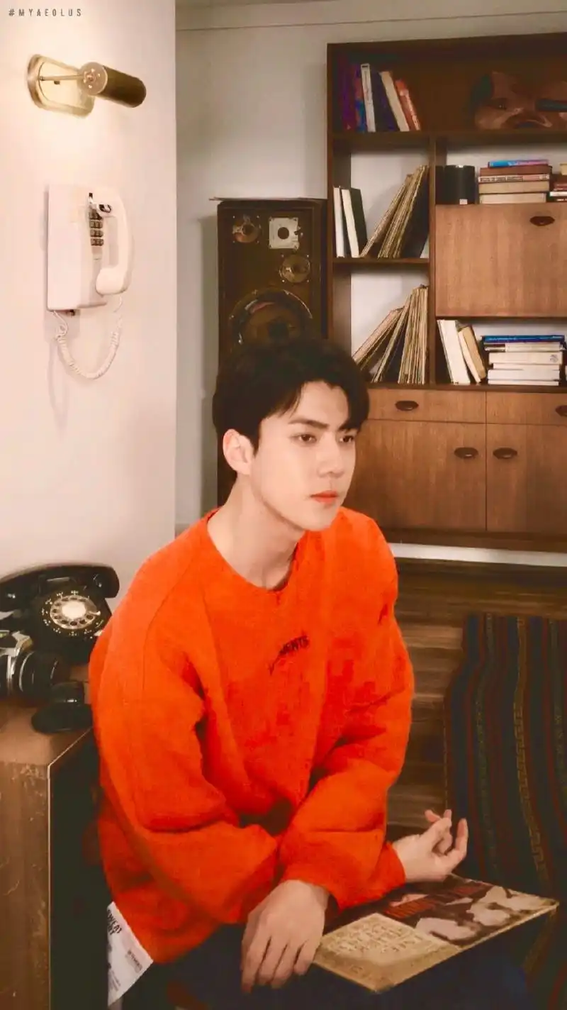 来一波可爱的吴世勋生图.喜欢这样的吴世勋吗?