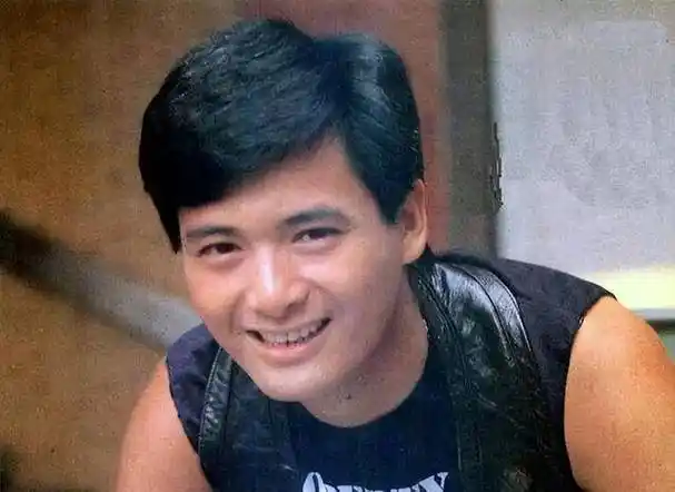 68岁周润发近照看着心酸,手臂皮包骨全是疙瘩,晚年患糖尿病_陈玉莲