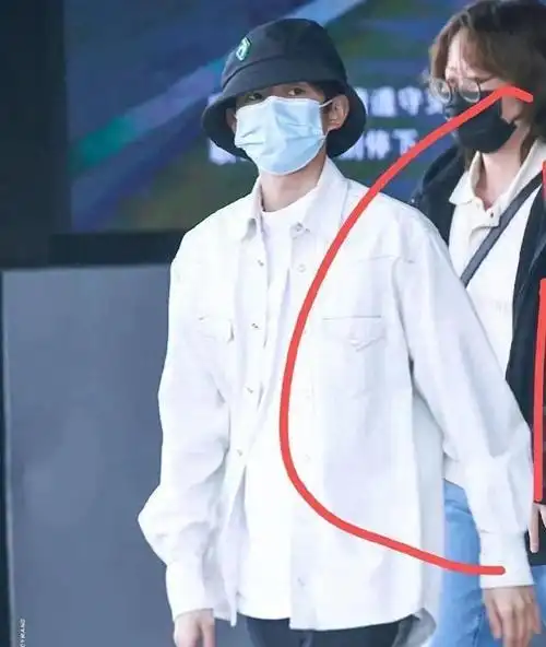 曝王源和经纪人搞恋情吃住同行粉丝妈妈一样岁数的经纪人