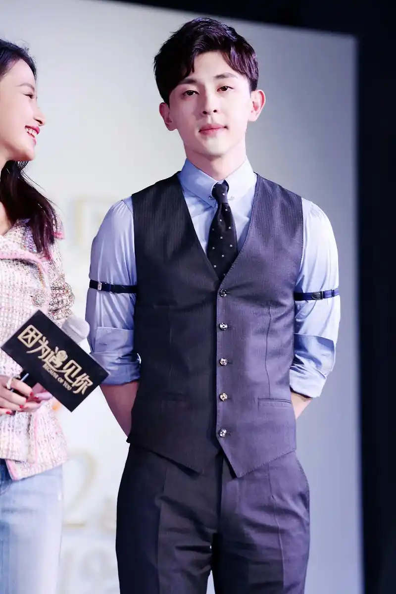 2021年邓伦成为云米的全球品牌代言人.2022年邓伦因偷逃税被罚.