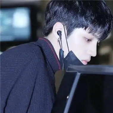 qq头像2021男生戴口罩帅气图片向日葵用沉默续写卑微的爱