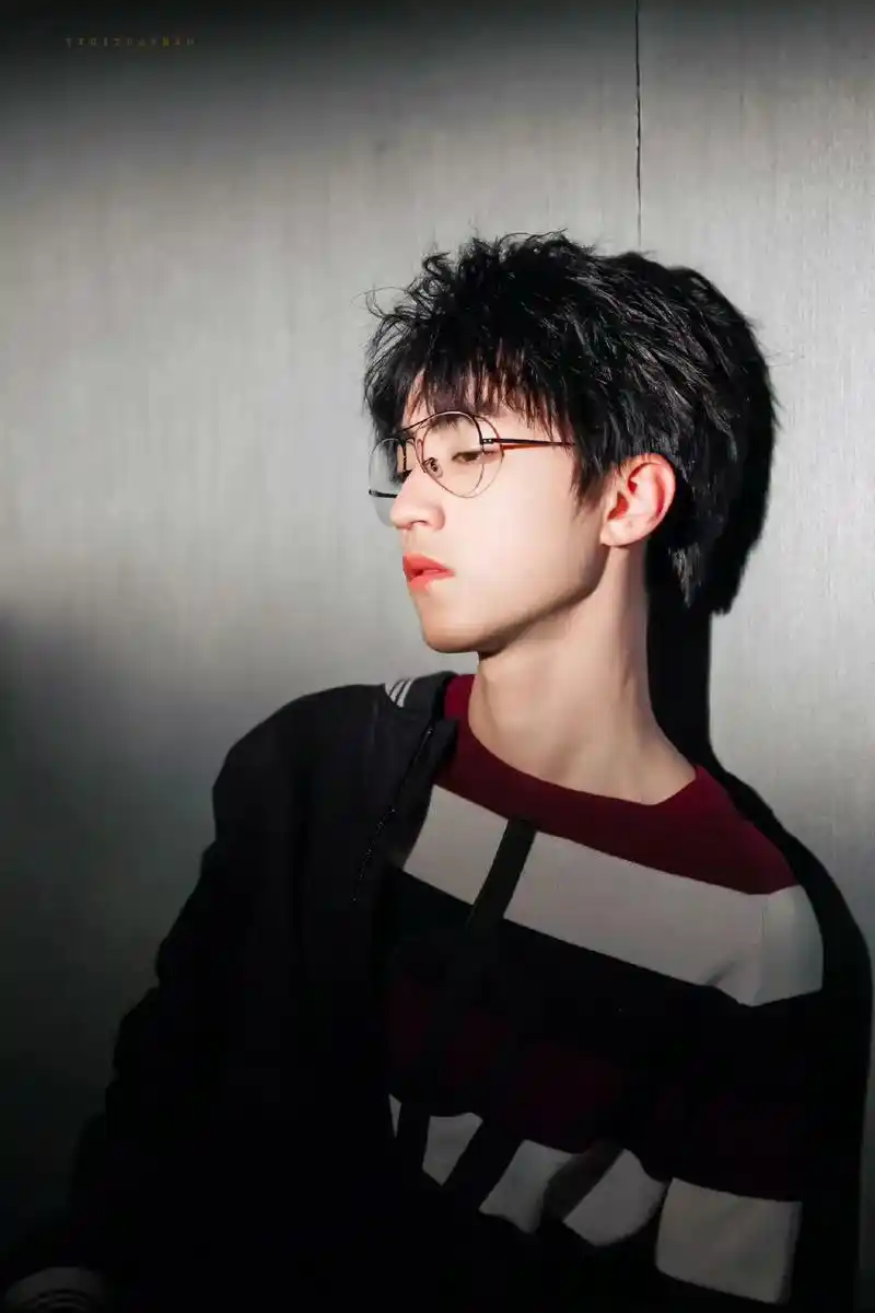 王俊凯让人心动的n个瞬间 好撩啊小凯#王俊凯 #凯凯凯凯我 - 抖音