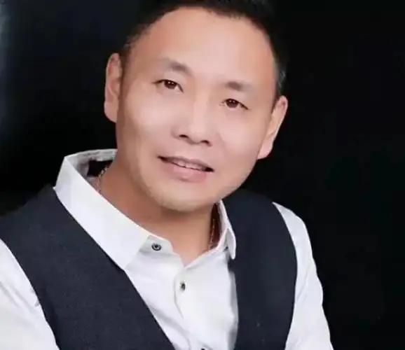 乐凡歌手个人资料 歌手乐凡老家是哪里人 - 歌词译