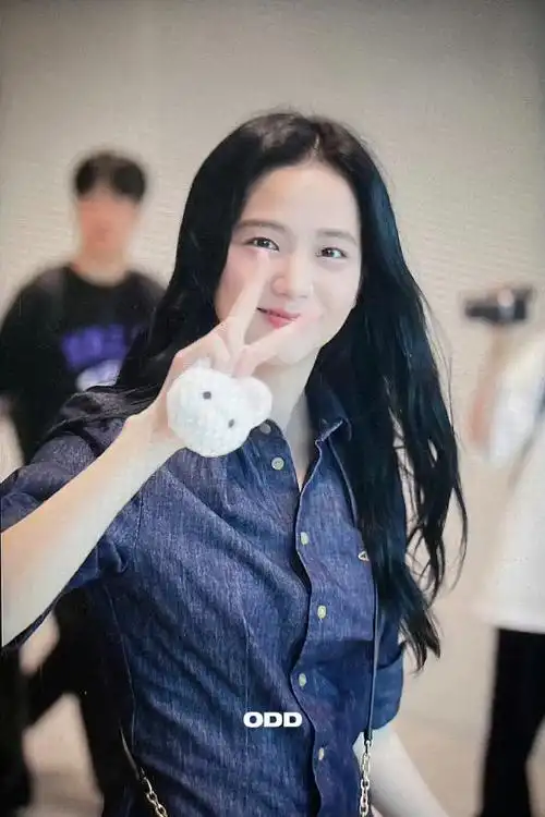 kimjisoo超话#金智秀出道七周年快乐#230810 icn机场出境 饭拍预览