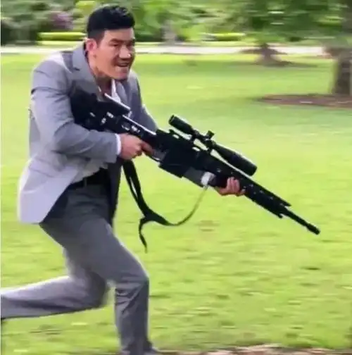 嘎子说现在非常生气好不容易拍部电影还让你们说我是偷狗的