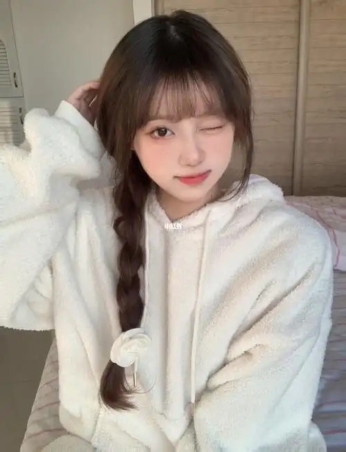 单侧麻花辫真的又甜又欲