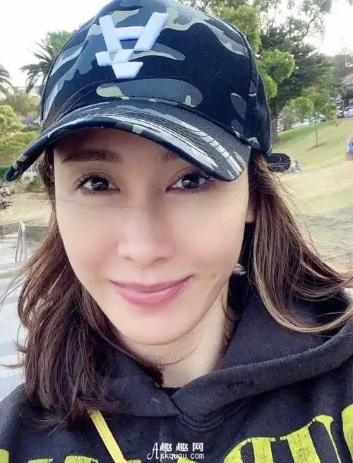 2020年2月的黎姿