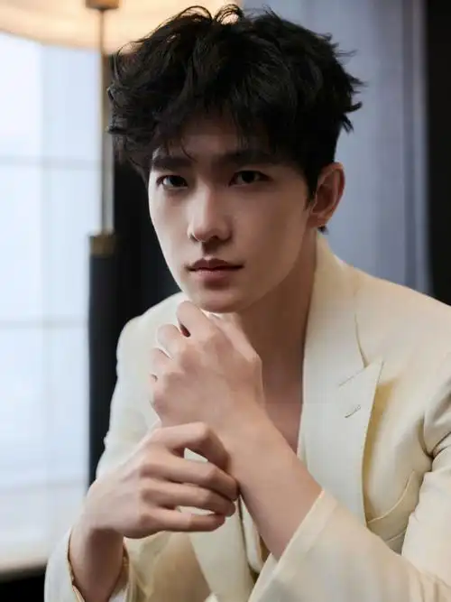 杨洋  in  新秀丽 samsonite    代言人帅气登场 !