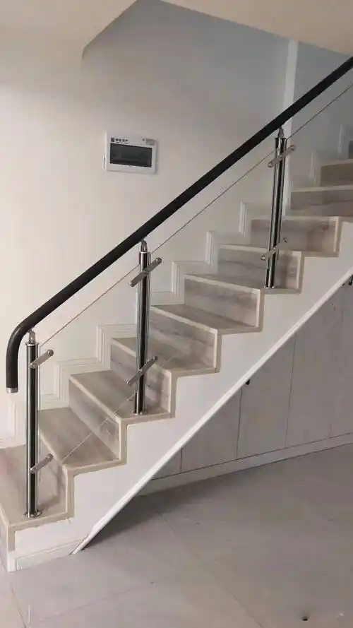 大理石楼梯玻璃栏杆的造型方式及施工要点