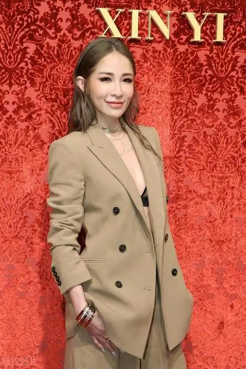 萧亚轩听说后抱头痛哭|失恋|古典乐|粤语歌曲|华语歌手_网易订阅