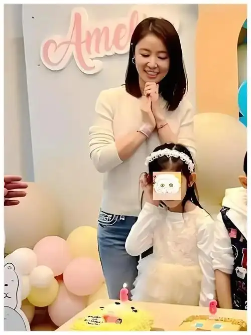 林心如深情呵护女儿与保姆禁独处拒绝将阴影留给孩子