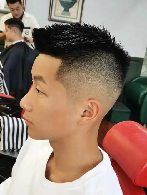 短发型男来一个