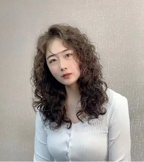 原因是什么?_卷发_发型_心理