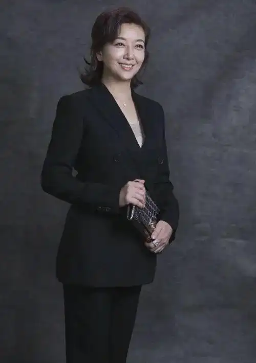 江珊的魅力随岁月增长而更显韵味,反常的反年龄现象令人少见