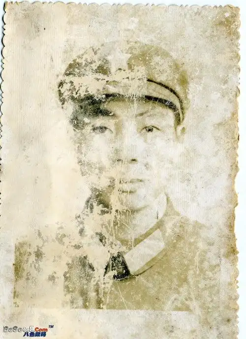 旧相片修补损坏比较多的武士照高级修复