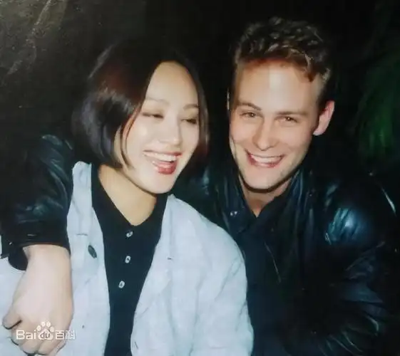 回顾全裸拍戏诱惑外籍男演员知三当三包养小鲜肉结婚也不老实