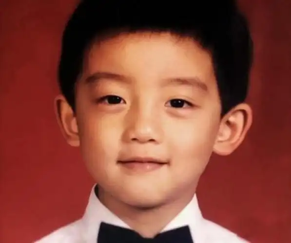 10张男明星小时候的照片,大家认出是谁了吗?