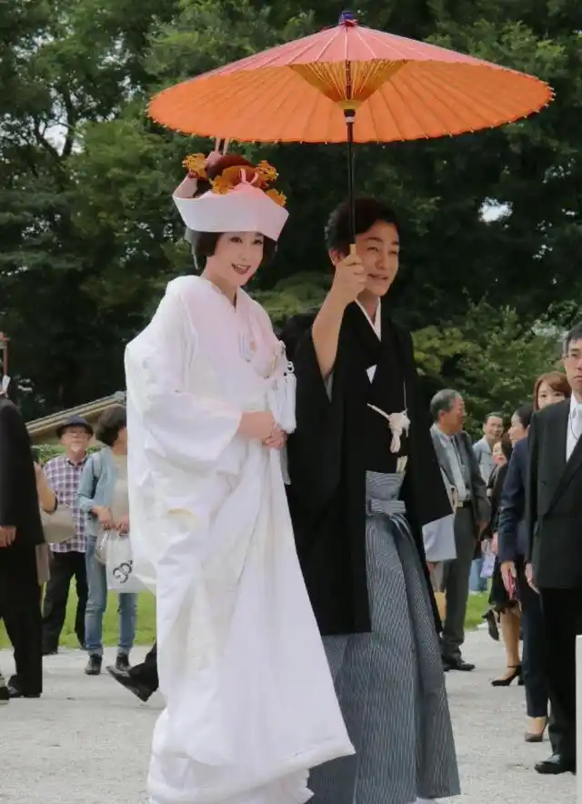 日本女性结婚穿的"白无垢"装,这么多明星中,还是山口百惠最美