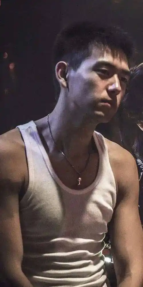 你知道李现早期为什么那么招男粉丝喜欢吗?_照片_感觉_帅哥