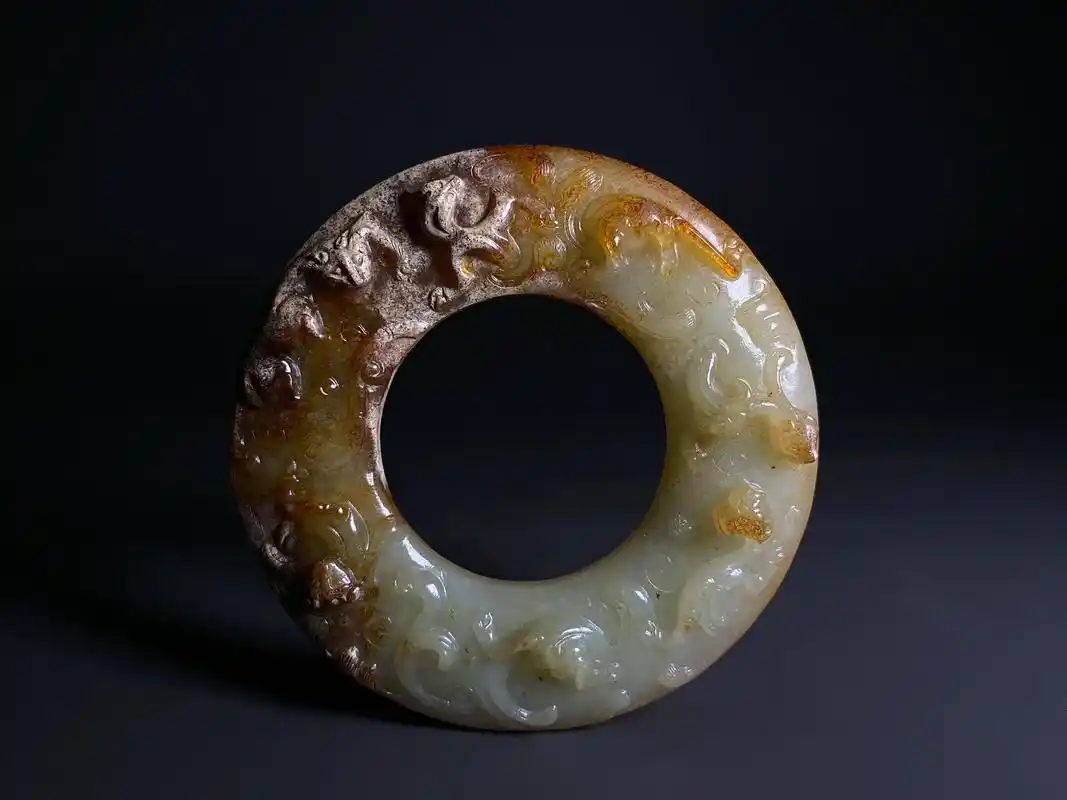 浮雕螭龙玉环.#高古玉千年之美 #和田玉 #玉文化 #战汉古 - 抖音