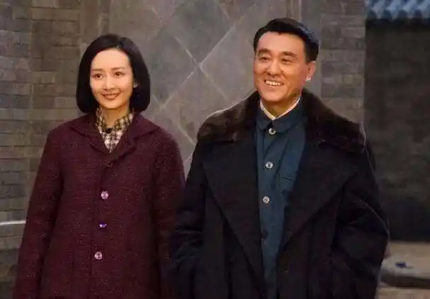 演员何冰:妻子是李海洋,感谢她嫁给我,余生有个温暖的家_父母_演出