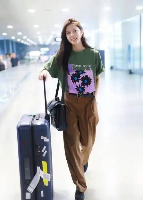 原创超显腿长的拖地裤jennie蚂蚁腰不输lisa李菲儿难掩柯基臀