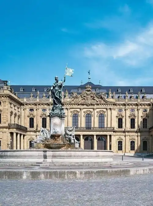 列入世界文化遗产名录,是德国南部巴洛克时期最为宏伟精美的城堡建筑