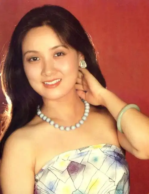 邓婕唯美迷人高清写真珍藏版后面几张剧中美照