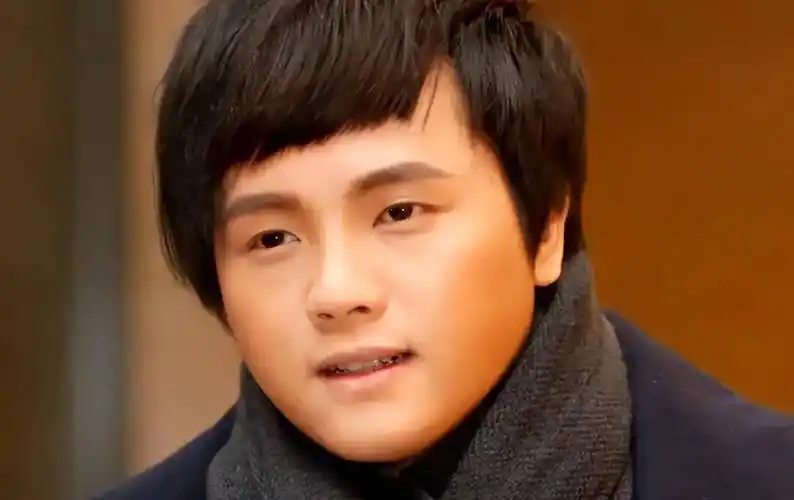 郑源:19岁靠唱歌日入过万,舞台都请不动他,却从没人说他耍大牌_时候