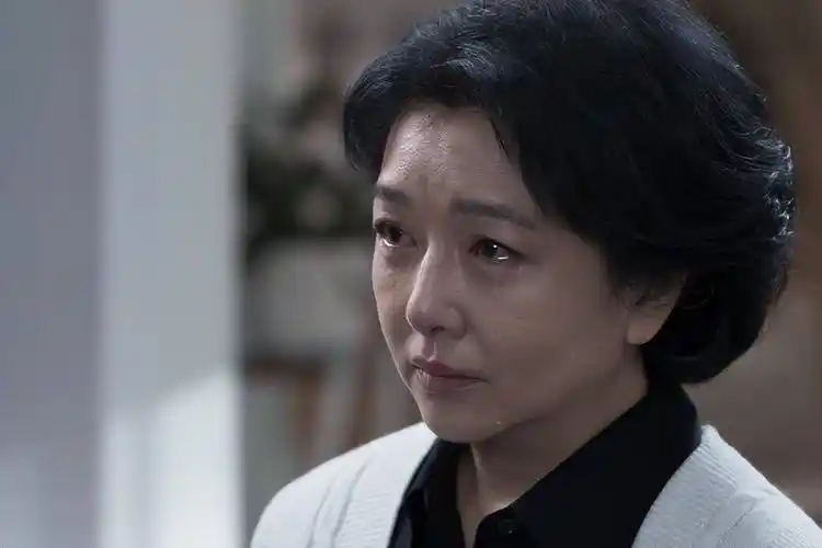 时尚女人江珊:四度爱上硬汉,和靳东意难平,现和新丈夫快乐相伴_王志文