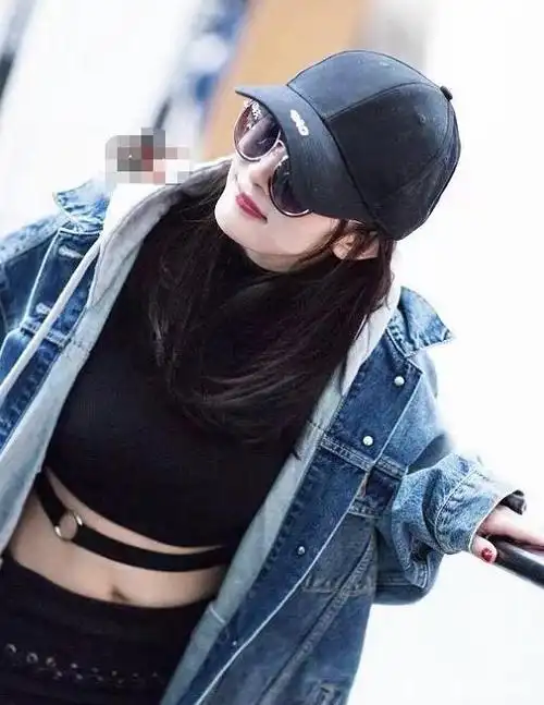 33岁的杨幂太自信了,谁敢穿露脐装穿露脐装?