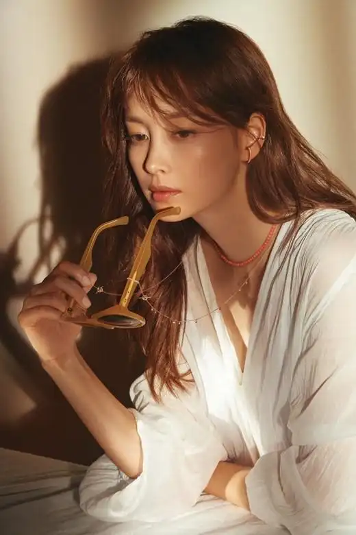 元彬妻子李娜英近照气场全开颜值美依旧不减