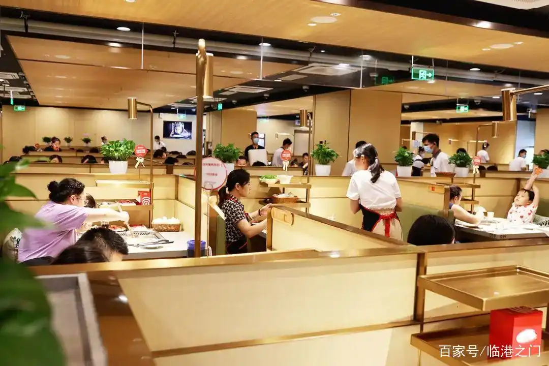 海底捞布局临港新片区,泥城的临港宝龙广场第二家海底捞开业