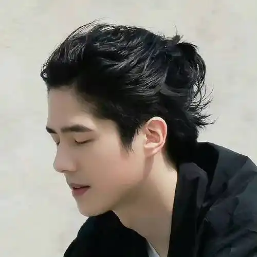 刘昊然骑摩托车梦回阿耀#真的很少年郎～侧脸好好看哇我要坐后座!