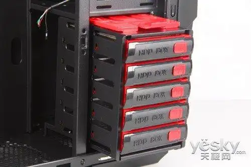 先马枭龙2游戏机箱硬盘位