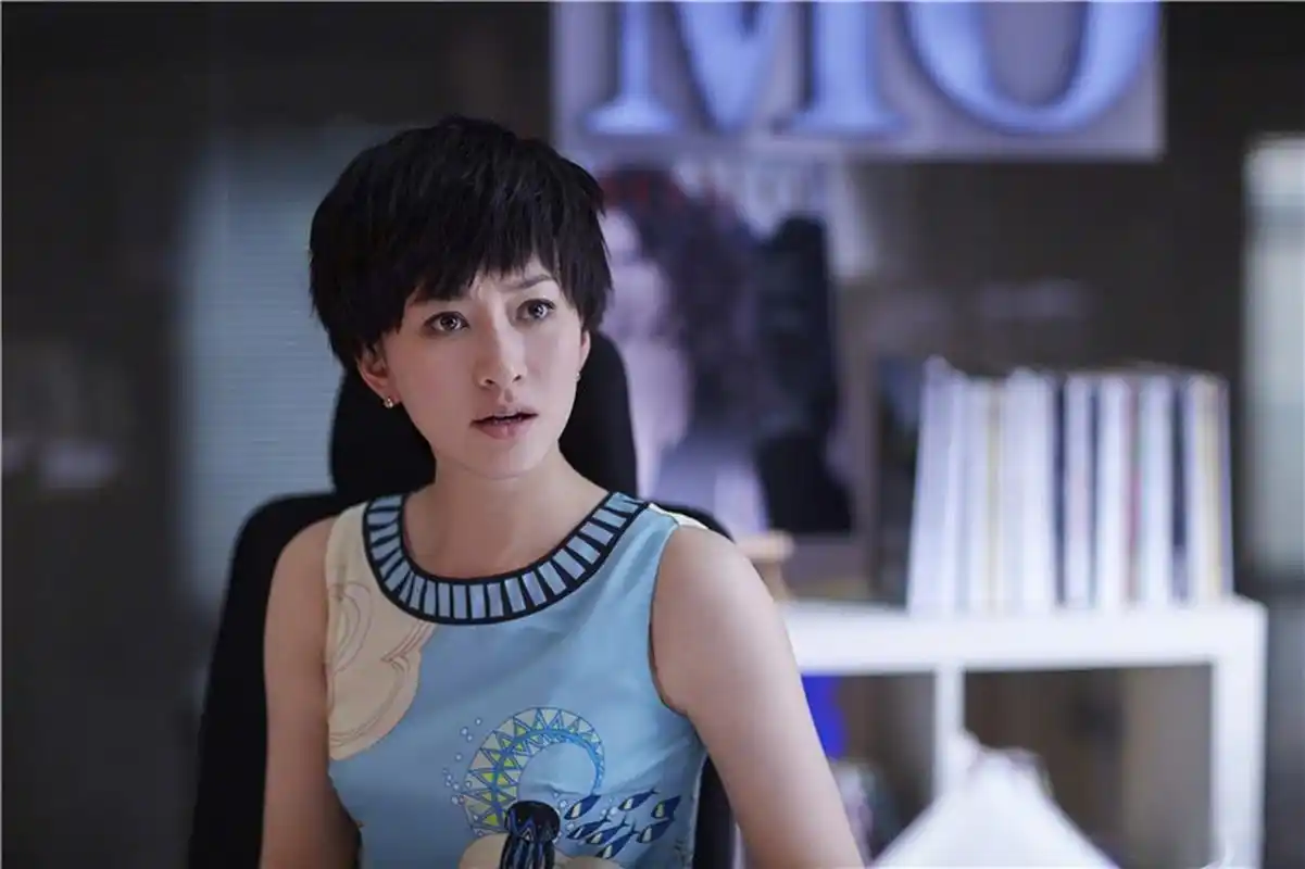 小辽剧好看# #电视剧大丈夫在辽宁卫视开播# 顾爸爸在市场里帮位阿姨