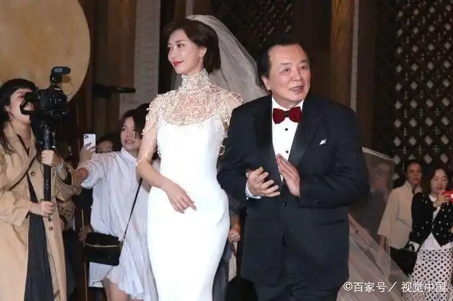 林志玲说,自己同老公黑泽良平的恋情持续了8年,感谢他让自己相信爱情