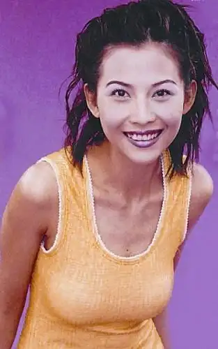 蔡少芬晒17岁泳装娇俏旧照网友赞纯天然的美