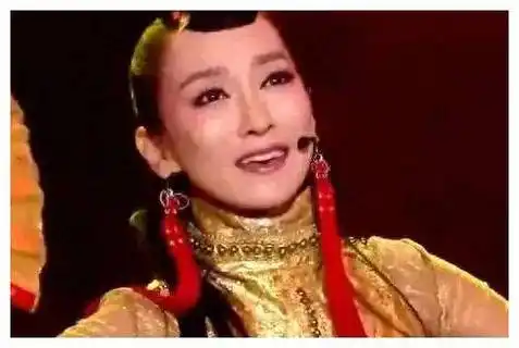 萨顶顶韩国惊艳演唱会,东方魅力梵语惊艳场馆,引爆全场!_音乐_演出_世