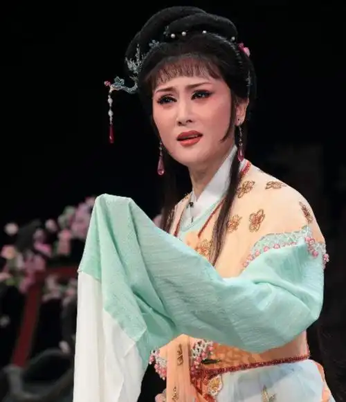回顾越剧演员单仰萍浙江桐庐的越剧名家丈夫被判刑后她怎样了