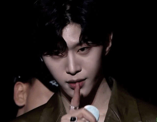 而范丞丞的邪魅一笑,这不就是小说里让人爱得死去活来也恨得死去活来