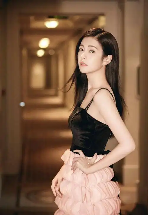 33岁女星公布恋情后冻卵,为自己想好后路,保留"生"机不急生子