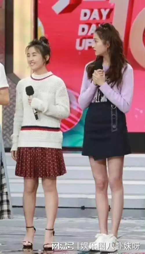 没想到2022年开年张子枫和赵今麦就给00后小花做了不好的示范