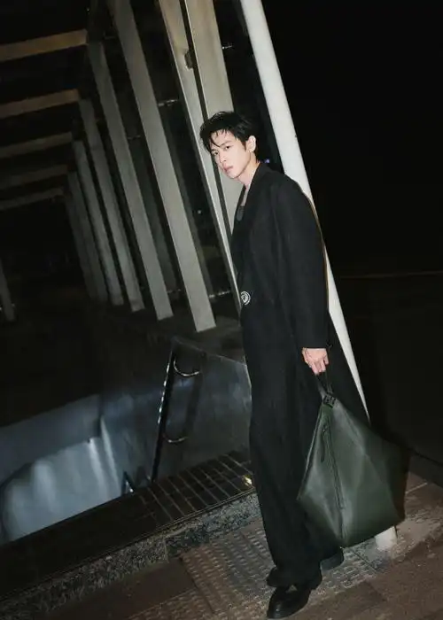 张若昀米兰时装周穿搭好a##张若昀米兰时装周造型好a