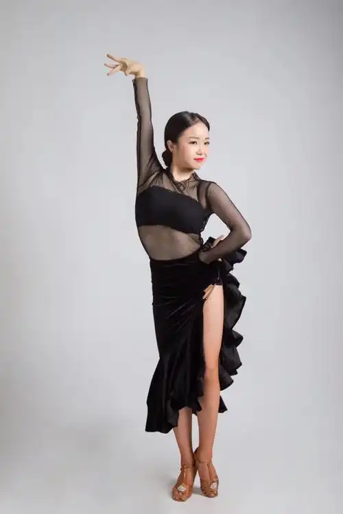 写美篇浩小小舞蹈艺术学校拉丁舞专业教师 在校期间多次获得国家级