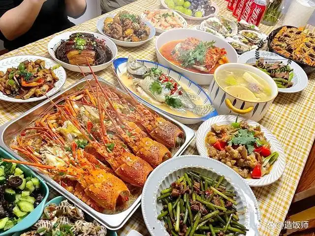 每当到了这些日子,肯定要热闹一番,安排一顿丰盛的家宴,前两天跟妈妈