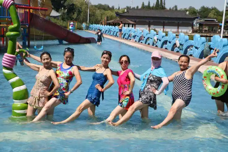 帅哥,靓女泳装秀!