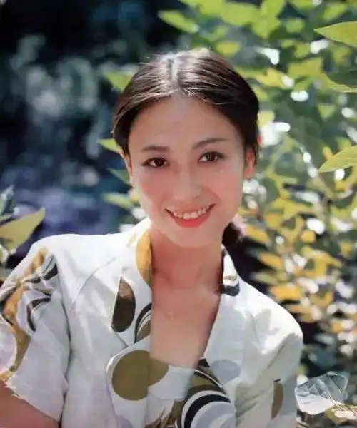 著名演员左翎:90年代爆红,带着女儿再婚幸福吗?